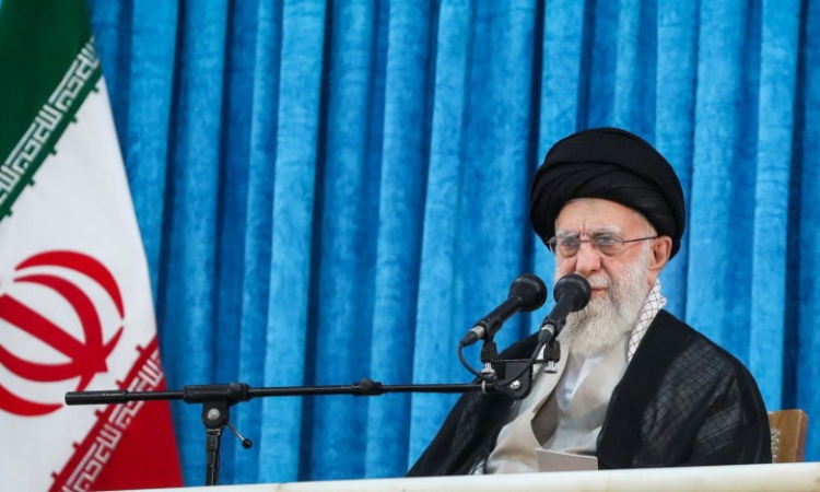 Аятолах Али Хаменей: Народът ме подкрепя